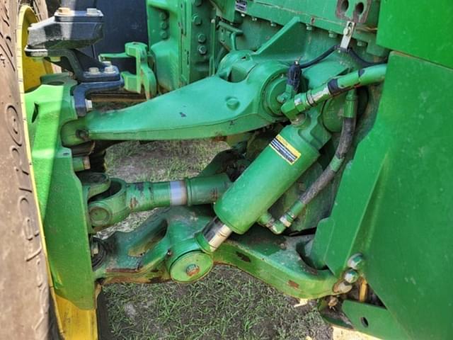 Image of John Deere 8370R equipment image 2