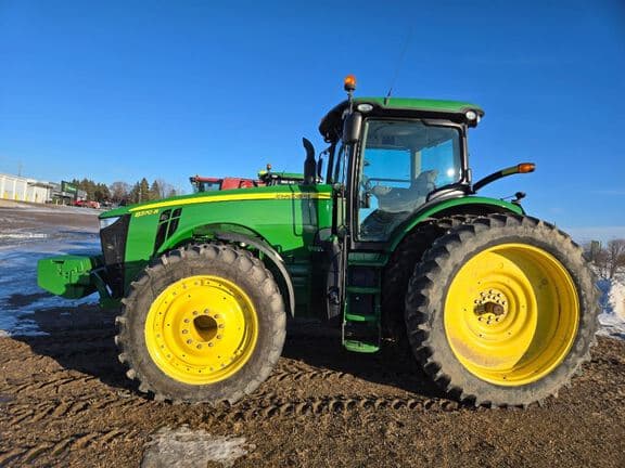 Image of John Deere 8370R equipment image 1