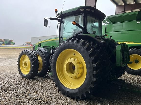 Image of John Deere 8370R equipment image 3