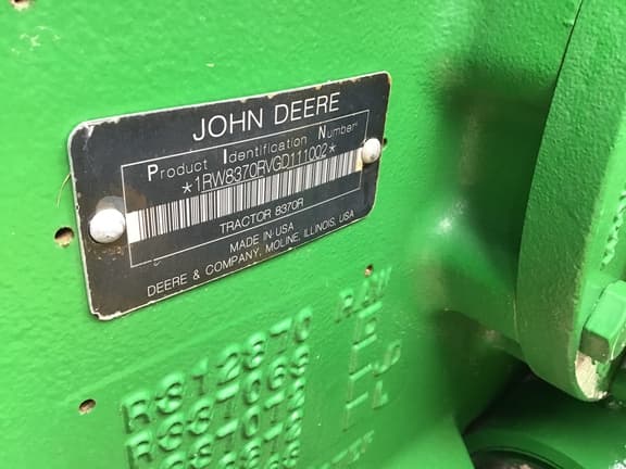 Image of John Deere 8370R equipment image 2