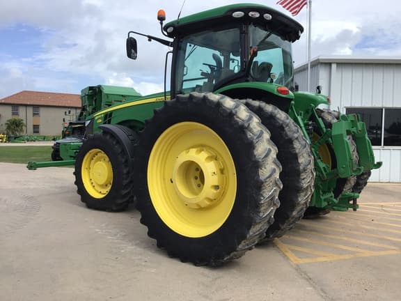 Image of John Deere 8370R equipment image 4