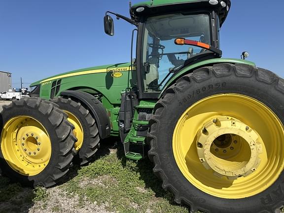Image of John Deere 8370R equipment image 1