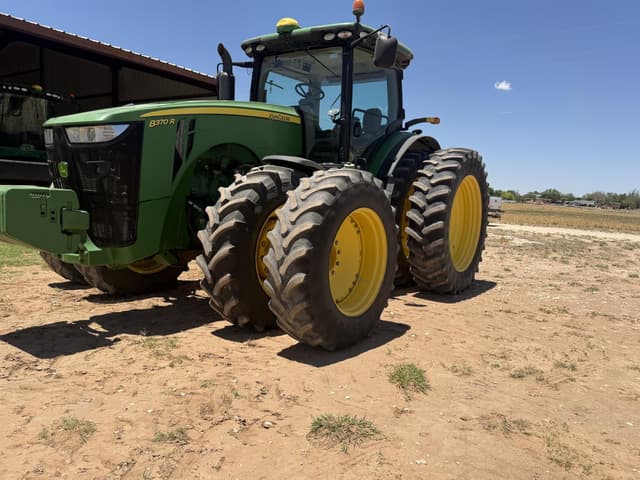 Image of John Deere 8370R equipment image 2