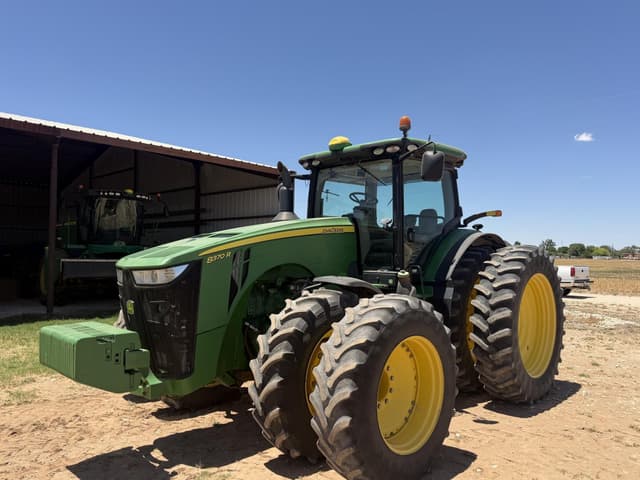 Image of John Deere 8370R equipment image 1