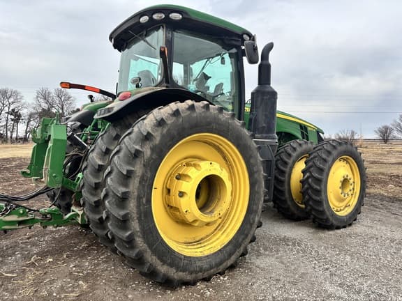 Image of John Deere 8370R equipment image 1