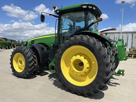 Image of John Deere 8370R equipment image 3