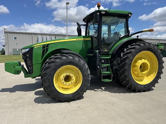 Image of John Deere 8370R equipment image 1