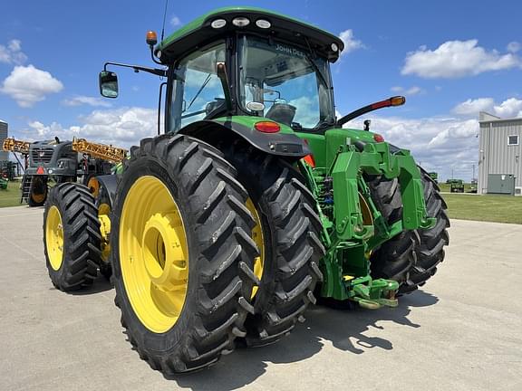 Image of John Deere 8370R equipment image 4