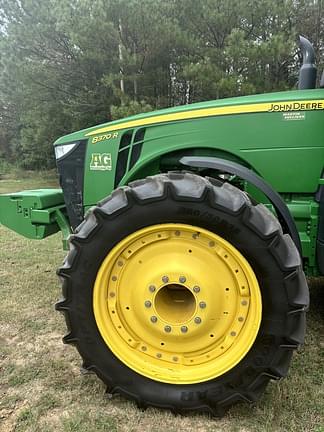 Image of John Deere 8370R equipment image 1