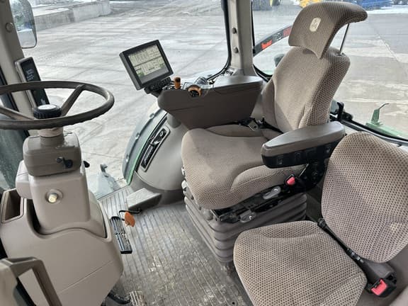 Image of John Deere 8370R equipment image 1