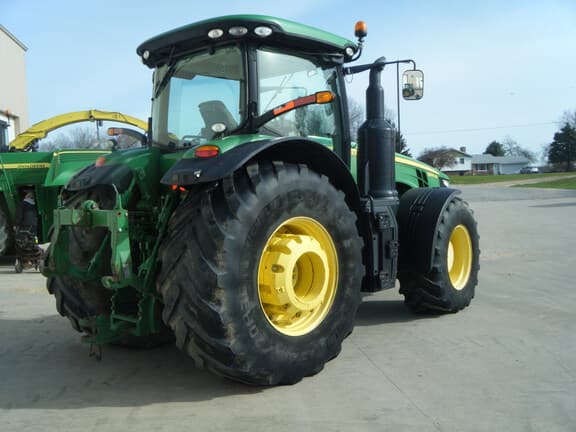 Image of John Deere 8370R equipment image 2