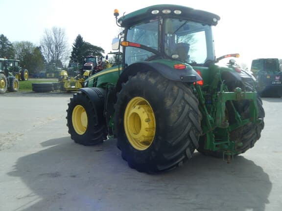 Image of John Deere 8370R equipment image 4