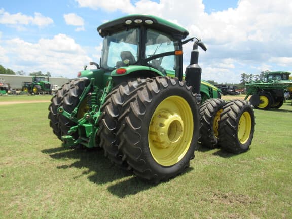 Image of John Deere 8370R equipment image 1