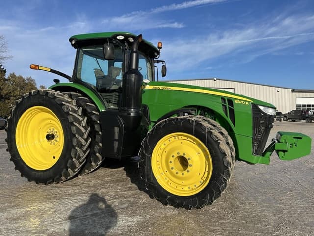 Image of John Deere 8370R equipment image 1
