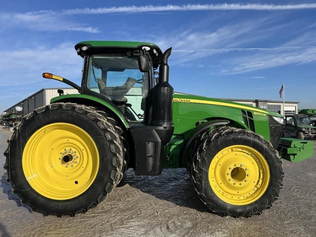 Image of John Deere 8370R equipment image 3