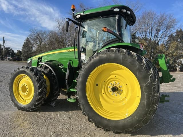 Image of John Deere 8370R equipment image 4