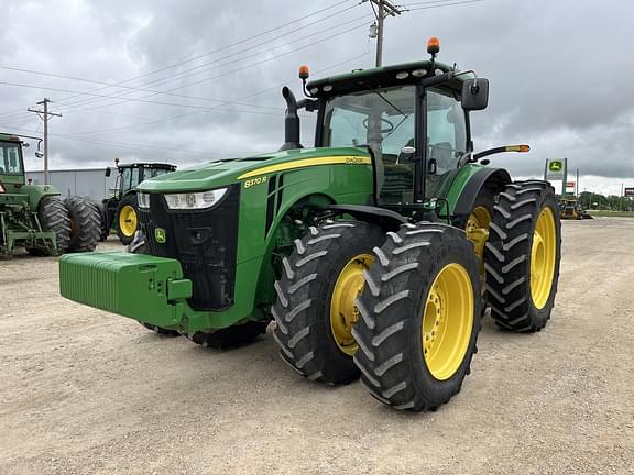 Image of John Deere 8370R equipment image 4