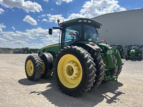 Image of John Deere 8370R equipment image 2