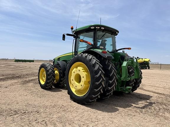 Image of John Deere 8370R equipment image 2