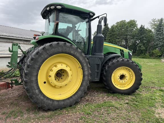 Image of John Deere 8370R equipment image 2