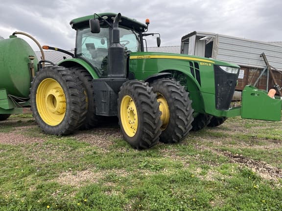 Image of John Deere 8370R equipment image 1