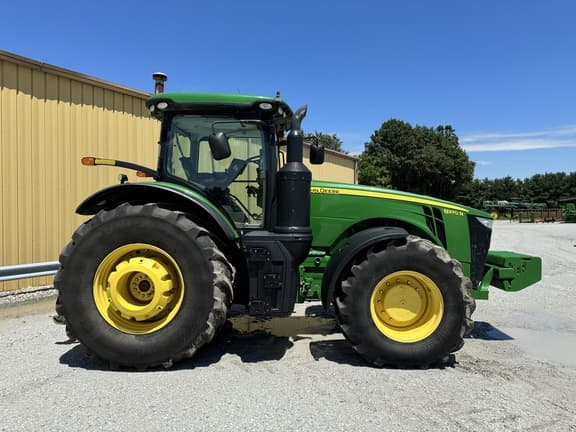 Image of John Deere 8370R equipment image 1