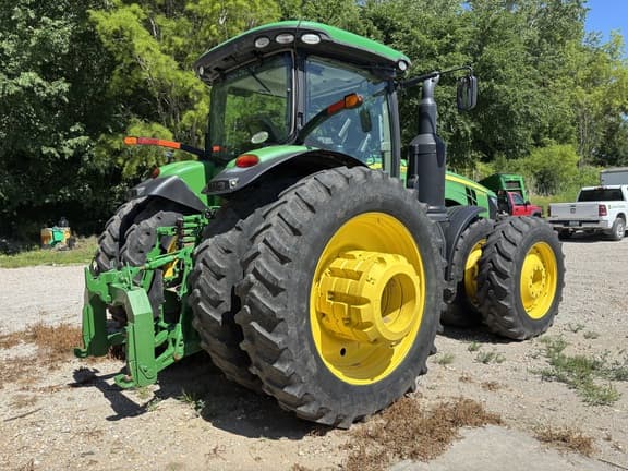 Image of John Deere 8370R equipment image 2