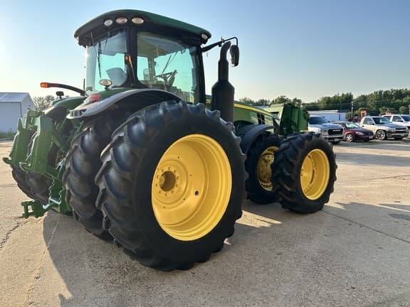 Image of John Deere 8370R equipment image 3