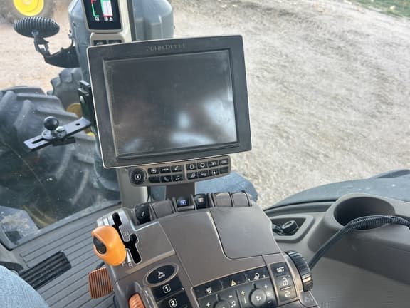 Image of John Deere 8370R equipment image 1