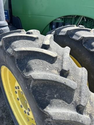 Image of John Deere 8370R equipment image 2