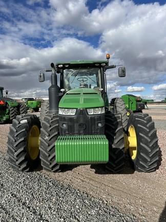 Image of John Deere 8370R equipment image 2