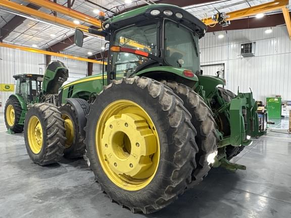 Image of John Deere 8370R equipment image 2