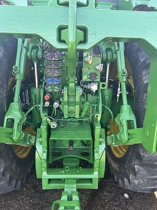 Image of John Deere 8370R equipment image 4