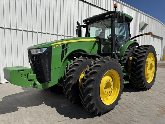 Image of John Deere 8370R equipment image 1