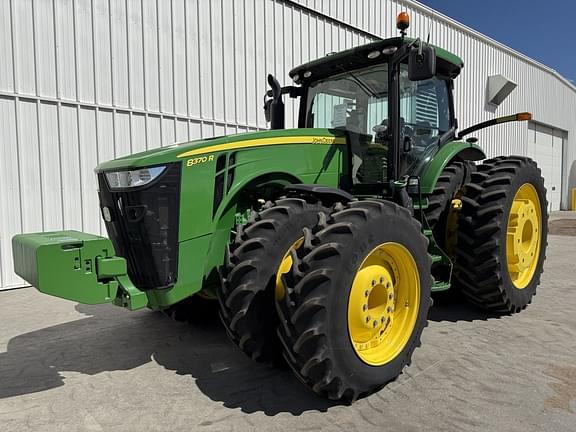 Image of John Deere 8370R equipment image 1