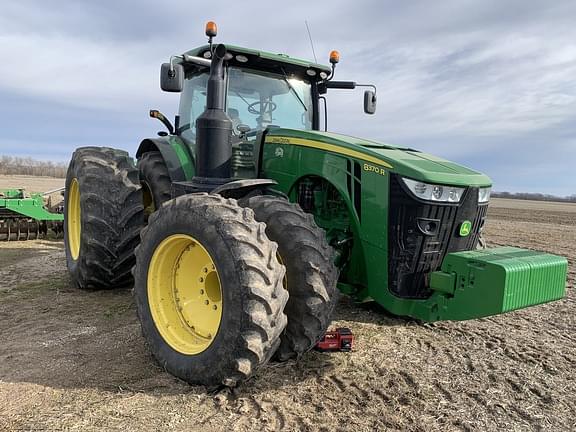 Image of John Deere 8370R equipment image 4