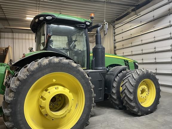 Image of John Deere 8370R equipment image 3