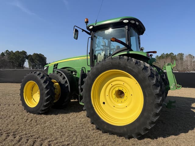 Image of John Deere 8370R equipment image 2