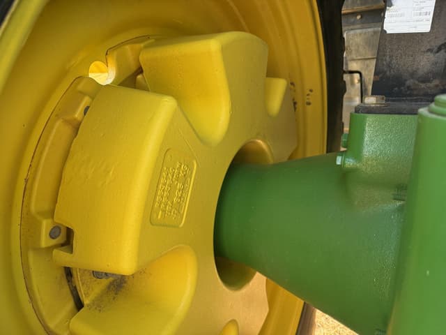 Image of John Deere 8370R equipment image 4