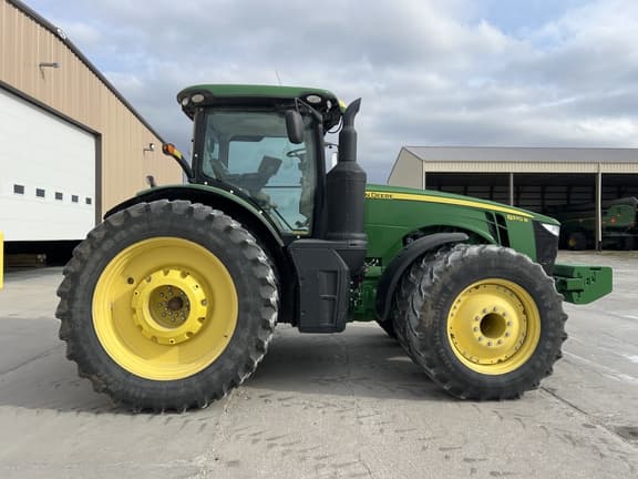 Image of John Deere 8370R equipment image 2
