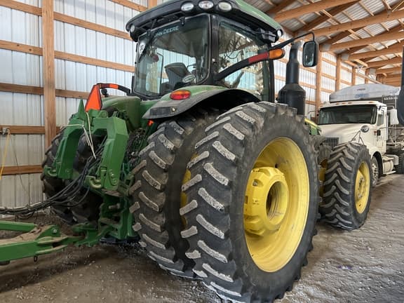 Image of John Deere 8370R equipment image 3