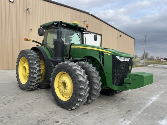 2016 John Deere 8370R Equipment Image0