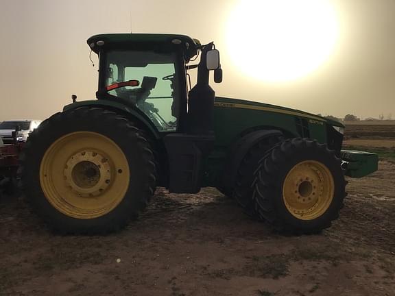 Image of John Deere 8370R equipment image 4