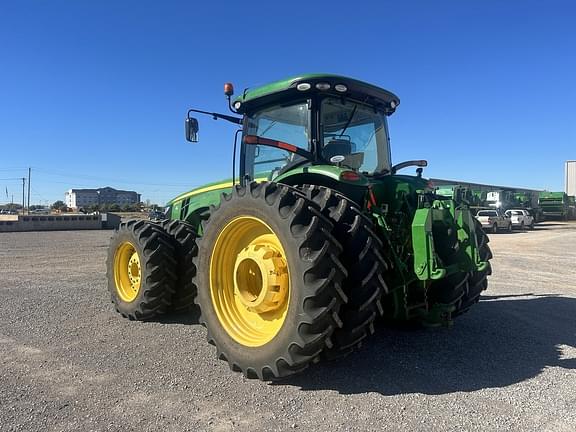 Image of John Deere 8370R equipment image 2