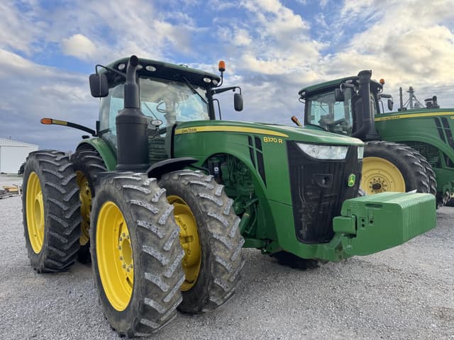 Image of John Deere 8370R equipment image 2