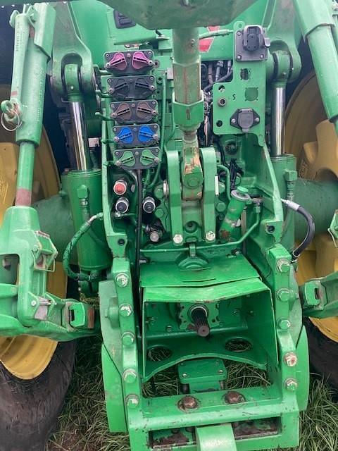 Image of John Deere 8370R equipment image 4