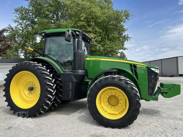 Image of John Deere 8370R equipment image 1