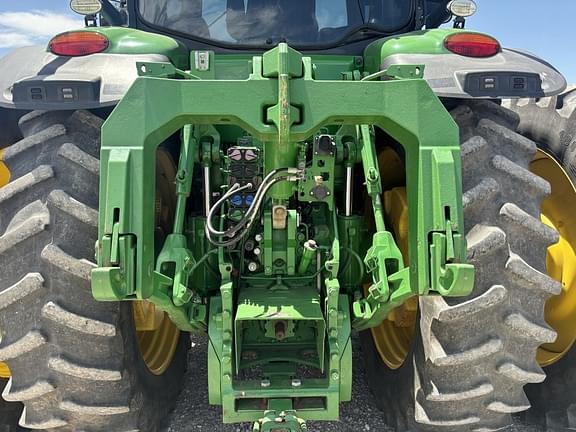 Image of John Deere 8370R equipment image 4