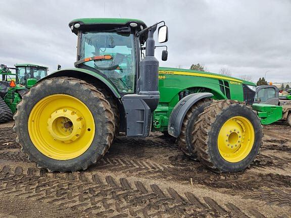 Image of John Deere 8370R equipment image 3