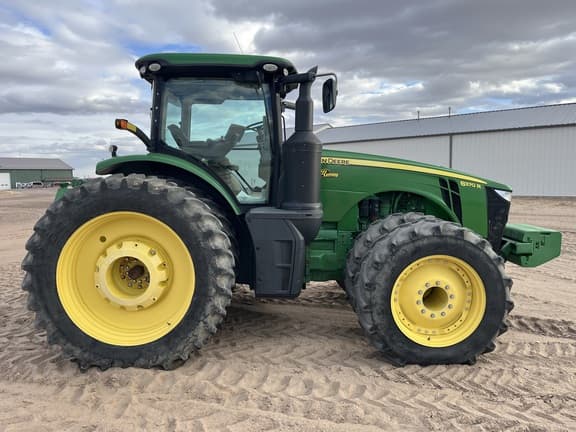 Image of John Deere 8370R equipment image 3